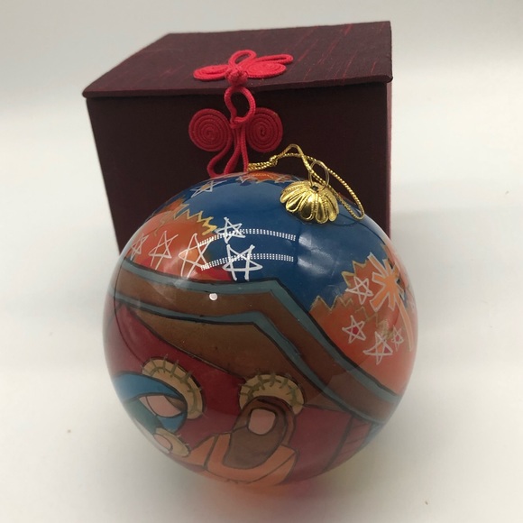 Reversed painted Holy family glass ornament - Picture 1 of 7